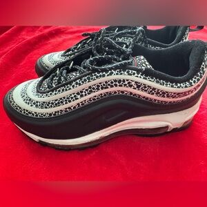 Women’s Nike Air Max 97 SE Safari size 6.5